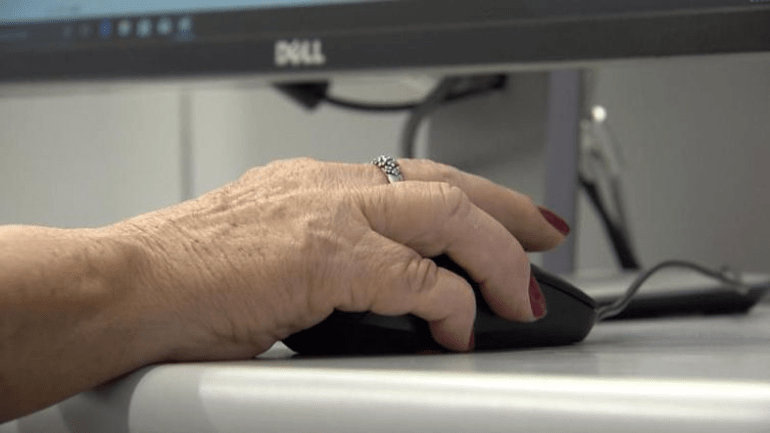 Por que os idosos precisam estar atualizados sobre tecnologia